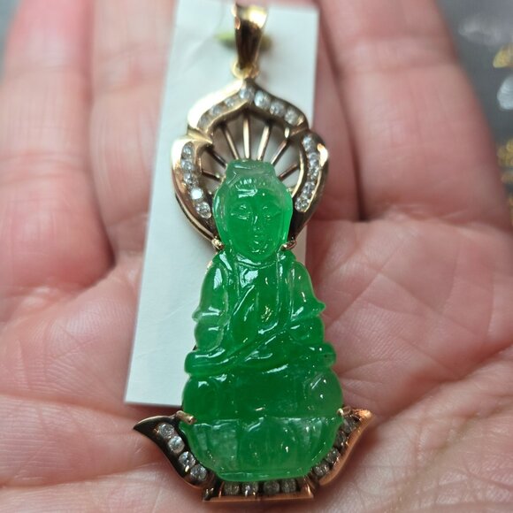 Goddess of Compassion Jade Pendant – 18K Gold & Diamond Accent - Picture 7 of 11